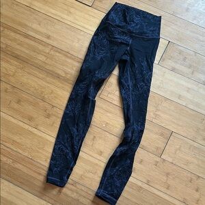 Black Patterned lululemon Leggings size 4